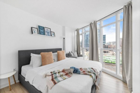 Charming Condo Near Rogers Centre with Parking